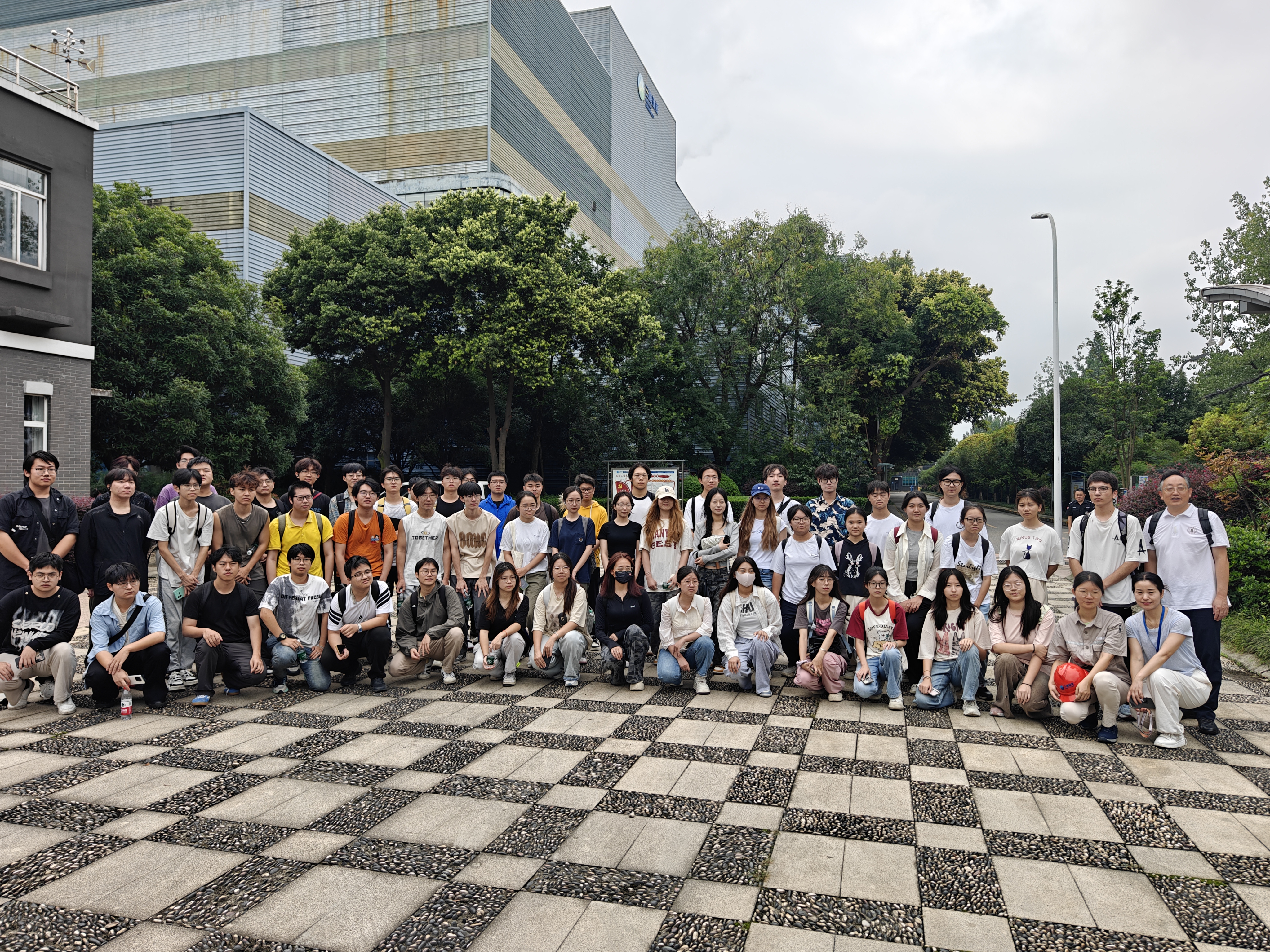 20250708四川大学环境工程专业师生到成都开云体育开展专业实践活动.jpg